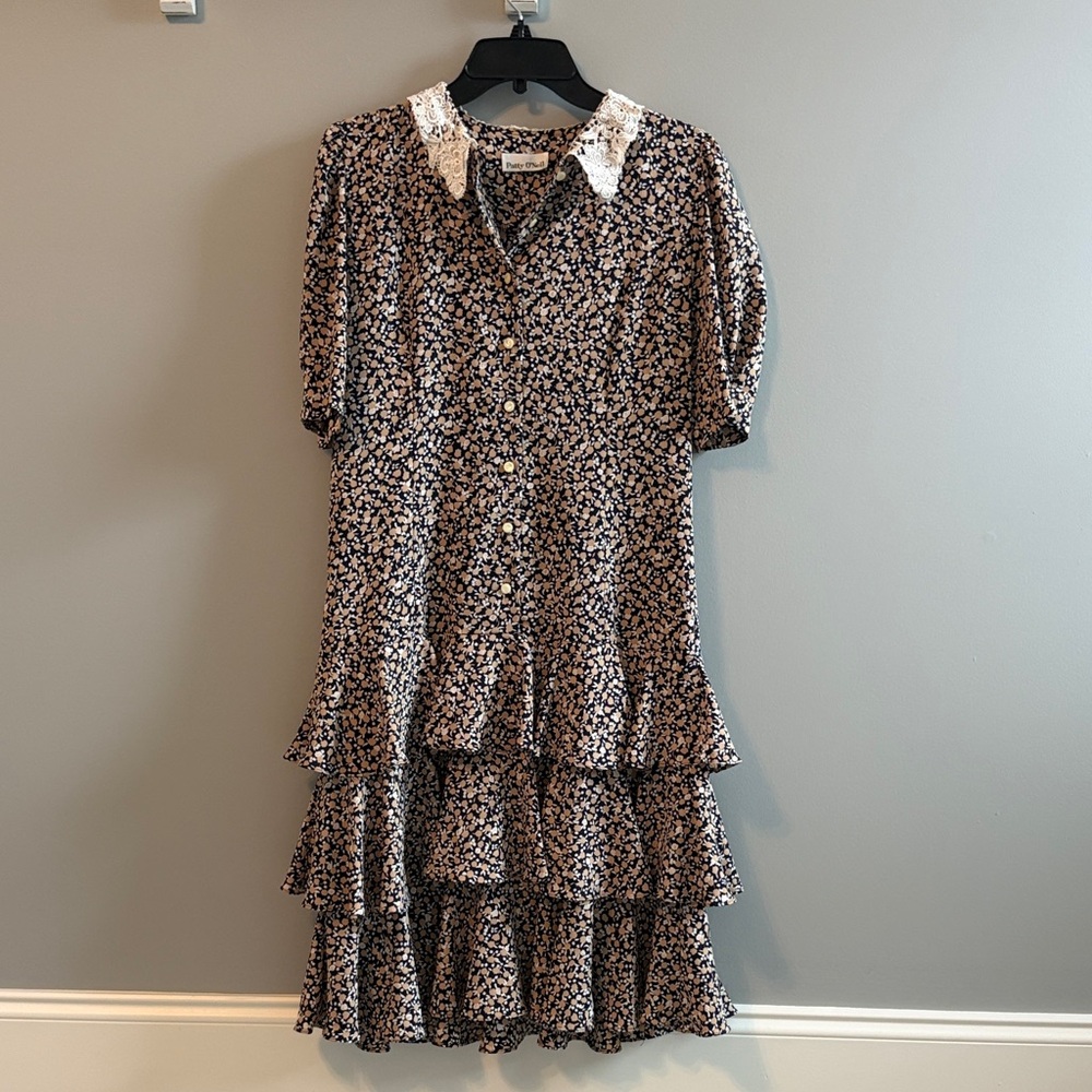 Chic Black Floral Midi Dress with Lace Collar